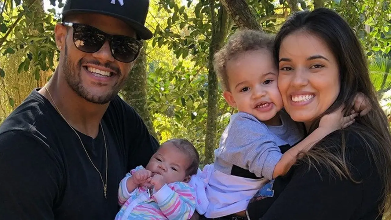 Jarang Tersorot, Ini 6 Potret Hangat David Da Silva dengan Sang Anak
