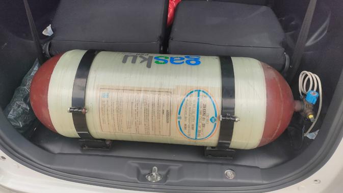 <p>GasKu PGN yang dipasang di kendaraan roda empat, memanfaatkan gas alam yang ramah lingkungan dan bisa menekan biaya bahan bakar (Liputan6.com / Nefri Inge)</p>
