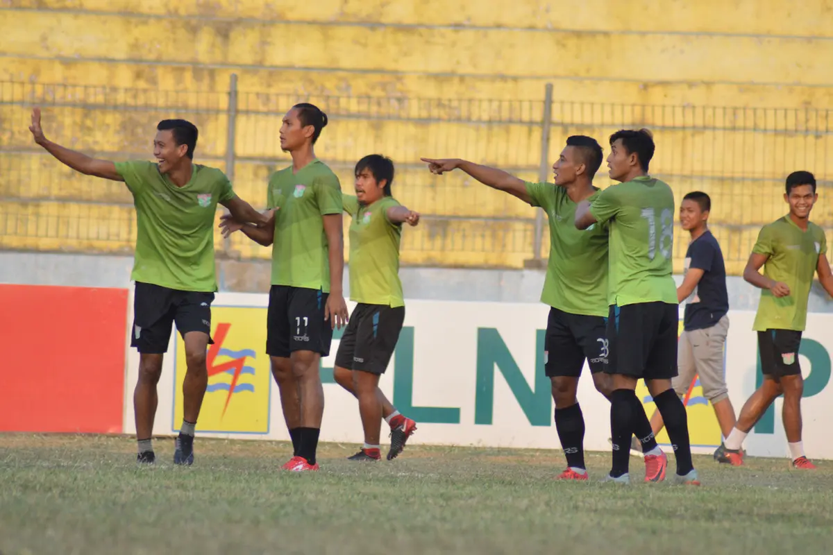 Persis Solo