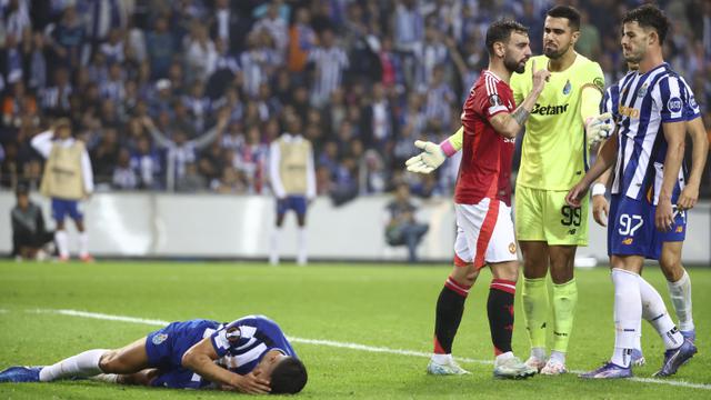 Foto: Bruno Fernandes Kartu Merah Lagi, MU Susah Payah Imbangi FC Porto di Liga Europa