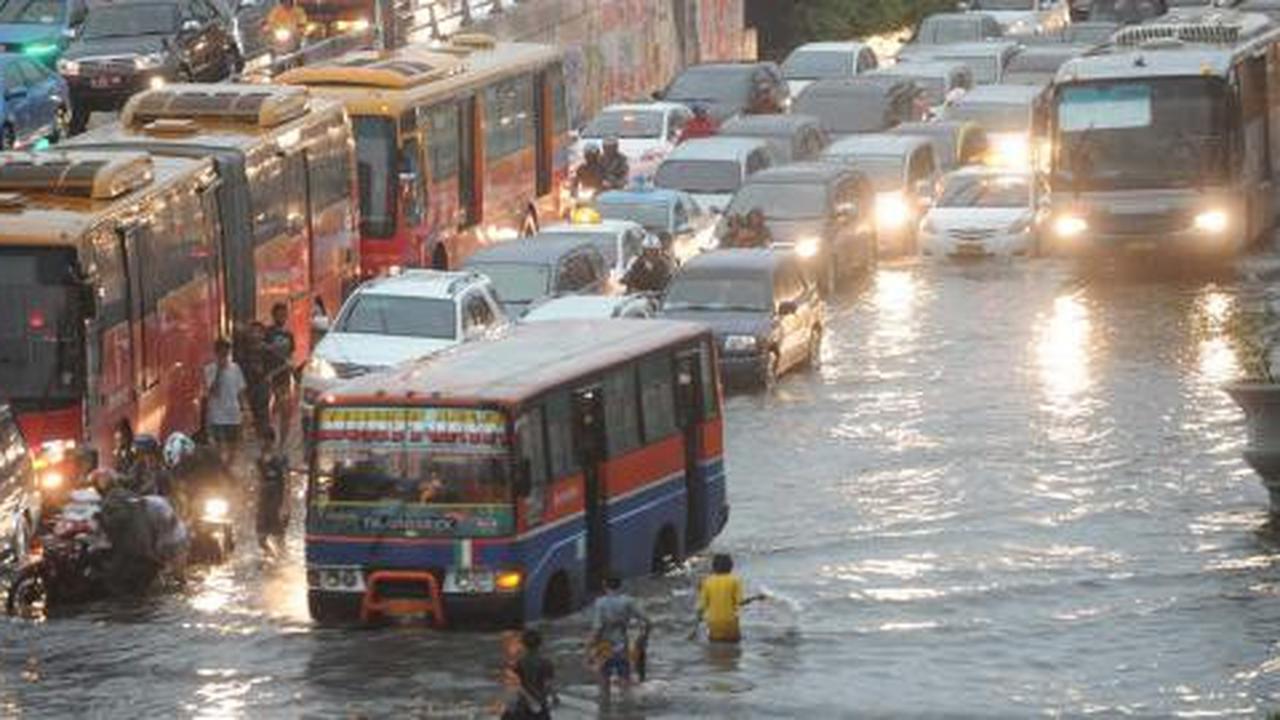 Jakarta banjir, pengusaha makanan rugi Rp 300 M per hari