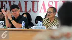 Dirut SCTV, Sutanto Hartono (kiri) saat presentasi Evalusi Dengar Pendapat (EDP) di kantor KPID, Jakarta, Senin (16/5). EDP bertujuan memberi penilaian terhadap rencana program siaran pengelola televisi (Liputan6.com/Yoppy Renato)