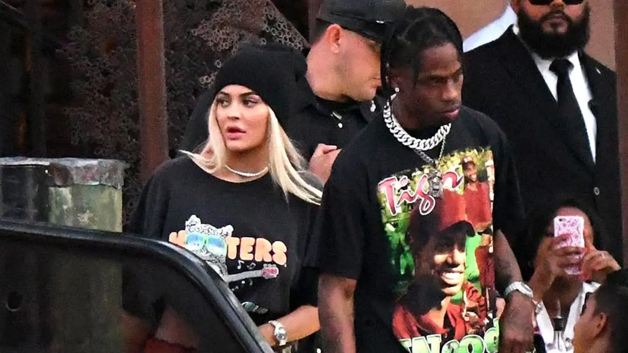 [Bintang] Kylie Jenner - Travis Scott