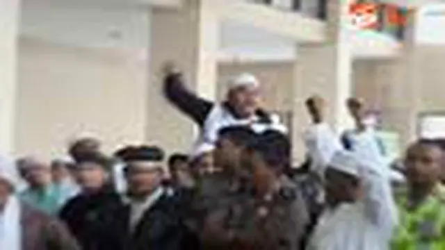 Puluhan anggota FPI nyaris menghakimi seorang warga yang mengaku nabi di persidangan di Gedung Dakwah MUI, Tasikmalaya, Jabar.