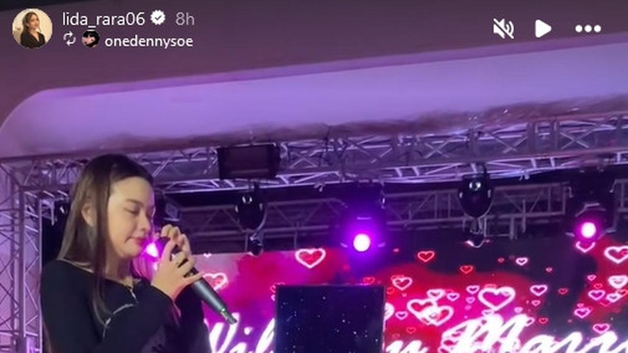 Potret Detik-Detik Lady Rara Dilamar Kekasih di Atas Panggung, Bertepatan Dengan Momen Ultah