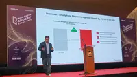 Senior Analyst Counterpoint, Febriman Abdillah, memaparkan tren pasar smartphone di Indonesia pada Q3 2023 di ajang Indonesia Gadget Award 2023, Selasa (14/11/2023) malam di Jakarta.