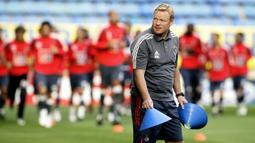 Ronald Koeman merupakan salah satu pemain legenda Barcelona, ia tercatat pernah bermain di Camp Nou pada tahun 1989-1995. (AFP/Jose Jordan)