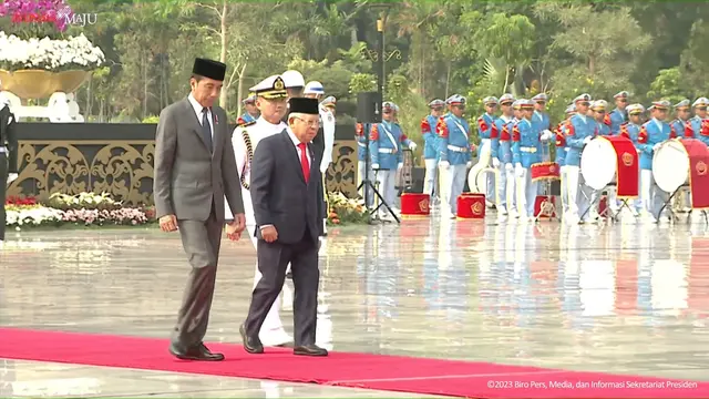 Presiden Joko Widodo atau Jokowi menjadi Inspektur Upacara Ziarah Nasional dalam rangka memperingati Hari Pahlawan, Rabu  (10/11/2023). Upacara digelar di Taman Makam Pahlawan (TMP) Kalibata, Jakarta Selatan. (Istimewa)