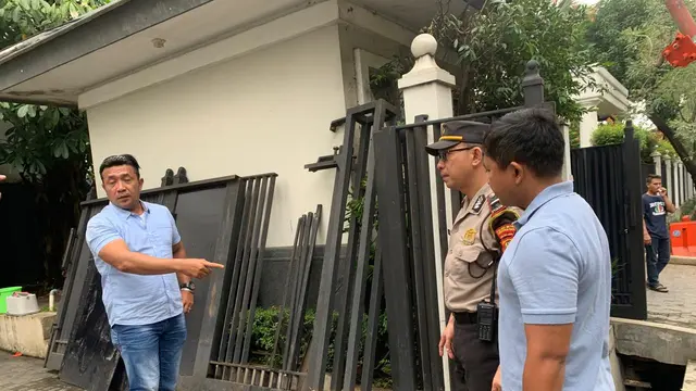 Rumah Jusuf Kalla Ditabrak Mobil Subuh Hari