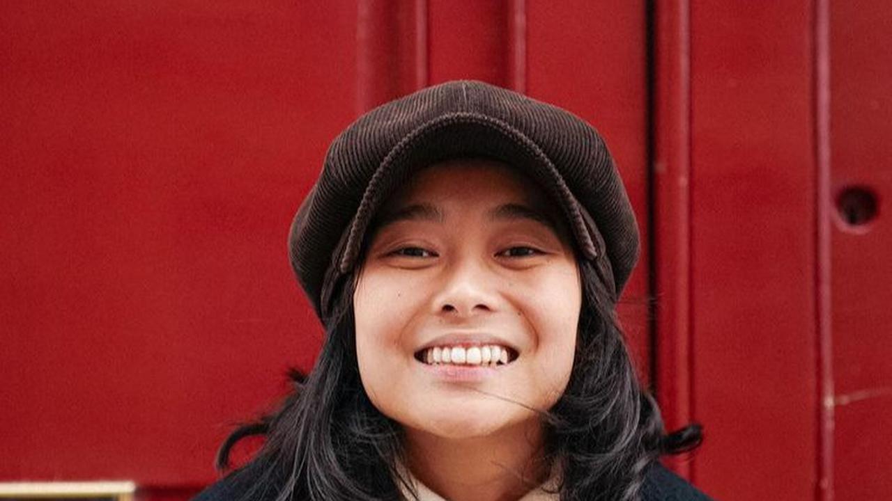 Dhika melanjutkan kuliah di New York University. Ia mengambil jurusan Psikologi dan Jurnalis.