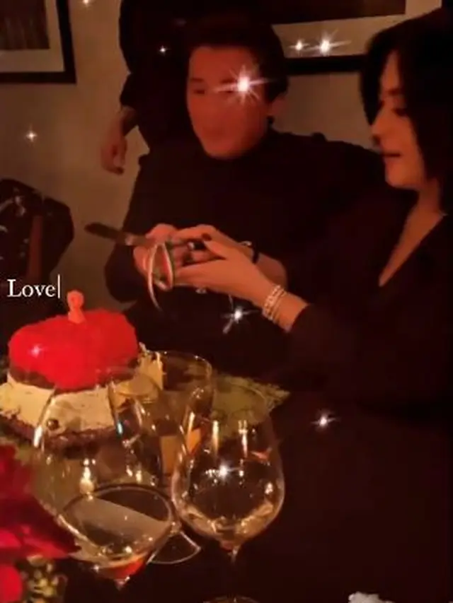 6 Momen Dinner Romantis Syahrini dan Reino Barack, Rayakan Anniversary Ke-2