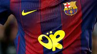 Tak hanya kehadiran Olivia Rodrigo yang mencuri perhatian. Barcelona juga tampil dengan jersey spesial untuk laga El Clasico kali ini. (AP Photo/Joan Monfort)