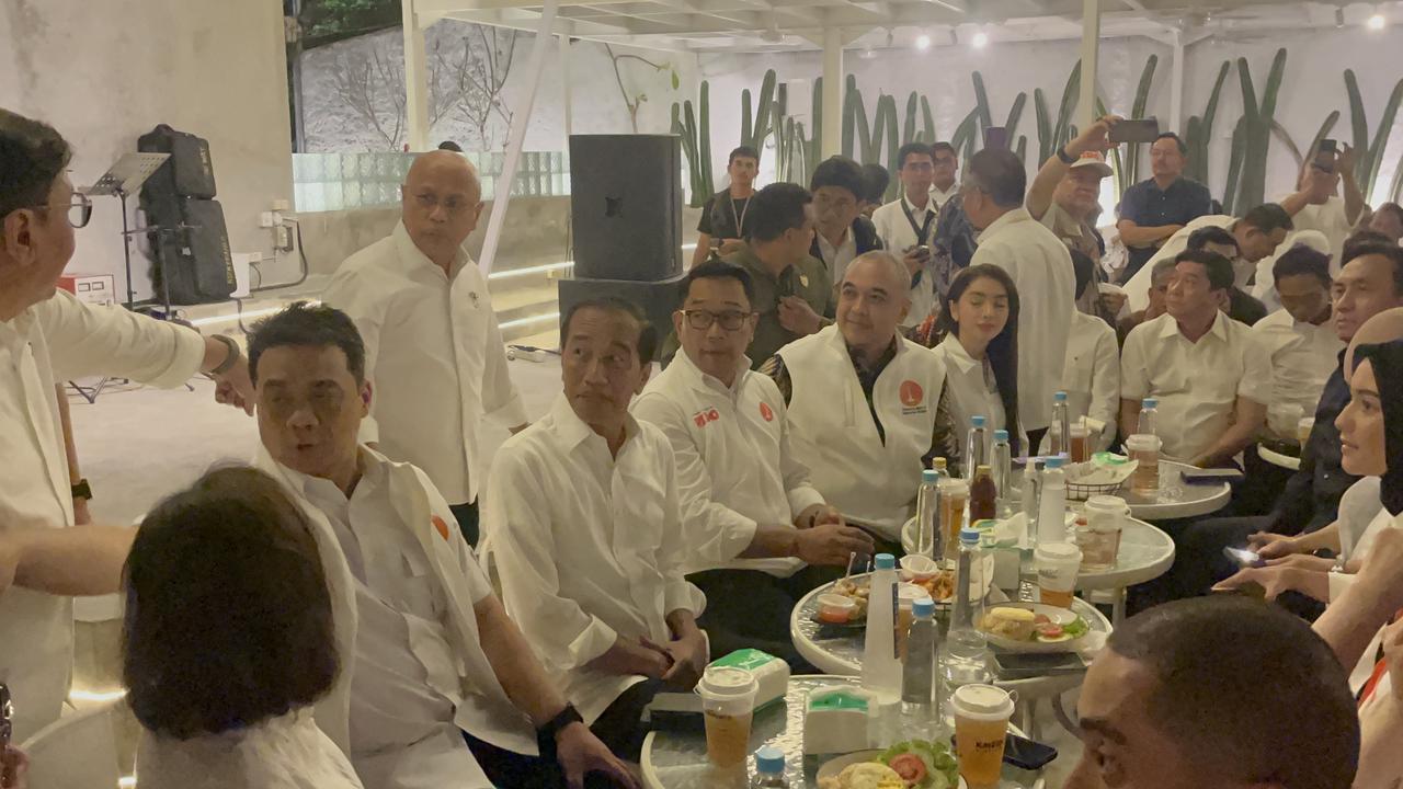 VIDEO: Bahagia Ridwan Kamil Didukung Effendi Simbolon "Dia Kan Kader PDIP Dukung Kita"