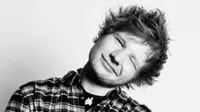 Ed Sheeran menyanyikan lagu terbaru 'Take It Back Now' secara rap pada acara Teenage Cancer Trust di Royal Albert Hall, London.