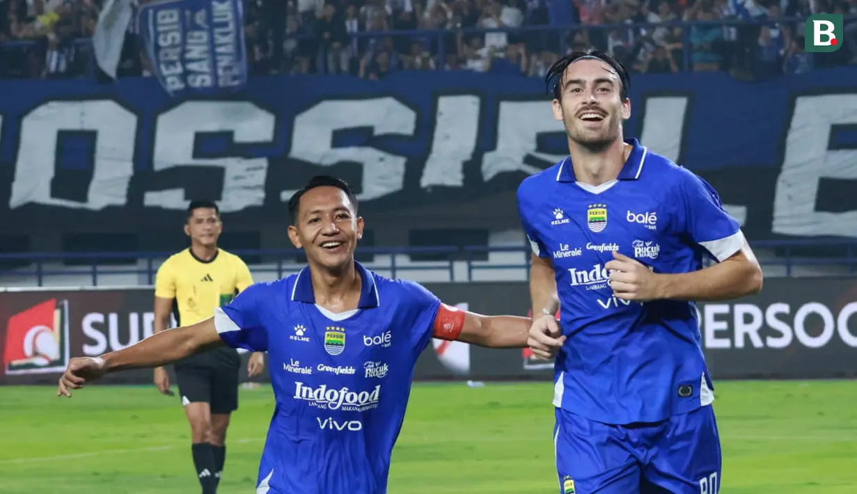 Pemain Persib Bandung, Andrew Jung, melakukan selebrasi setelah mencetak gol ke gawang Persik Kediri pada laga pekan ke-25 BRI Super League 2025/2026 di Stadion Gelora Bandung Lautan Api, Soreang, Senin (09/03/2026) malam WIB. (Bola.com/Erwin Snaz)