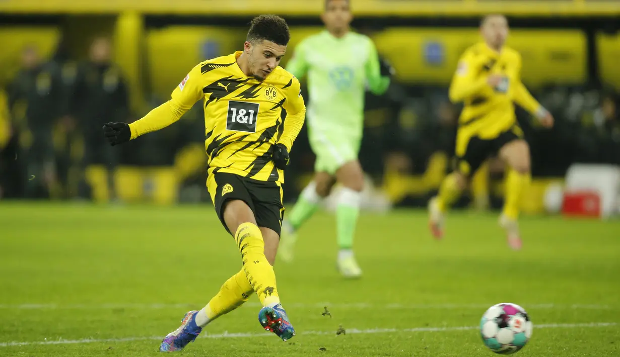 Rekan Haaland, Jadon Sancho tercatat sumbangkan 16 gol dan 20 assist untuk Borussia Dortmund pada musim lalu. Di usianya yang baru menginjak 21 tahun ini, Sancho adalah bintang muda yang menjajikan. Ia akan berganti seragam Manchester United pada musim ini. (Foto: AFP/Pool/Leon Kuegeler)