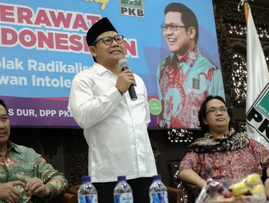 Ketum PKB, Muhaimin Iskandar memberi sambutan saat membuka diskusi di DPP PKB, Jakarta, Minggu (23/7). Diskusi bertemakan "Merawat Keindonesiaan Tolak Radikalisme, Lawan Intoleransi" sekaligus rangkaian Harlah ke-19 PKB. (Liputan6.com/Faizal Fanani)