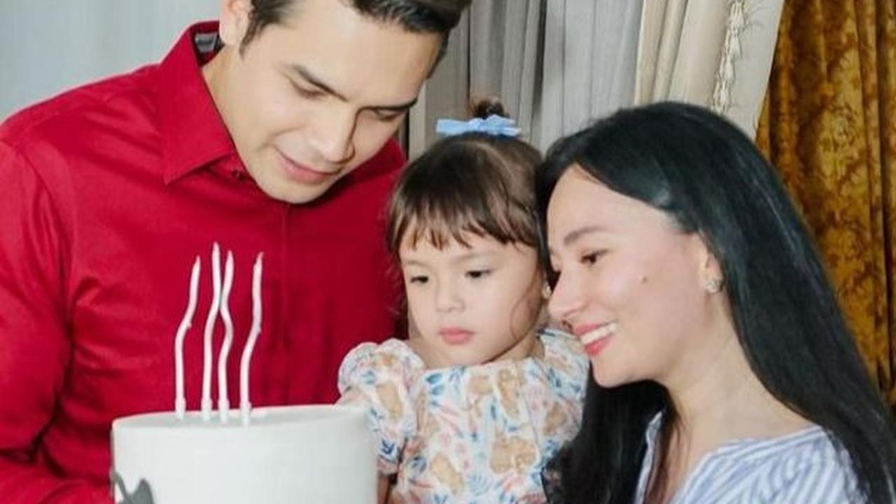Potret Jonas Rivanno Pemeran 'Mas Mario' Rayakan Ulang Tahun di Lokasi Syuting