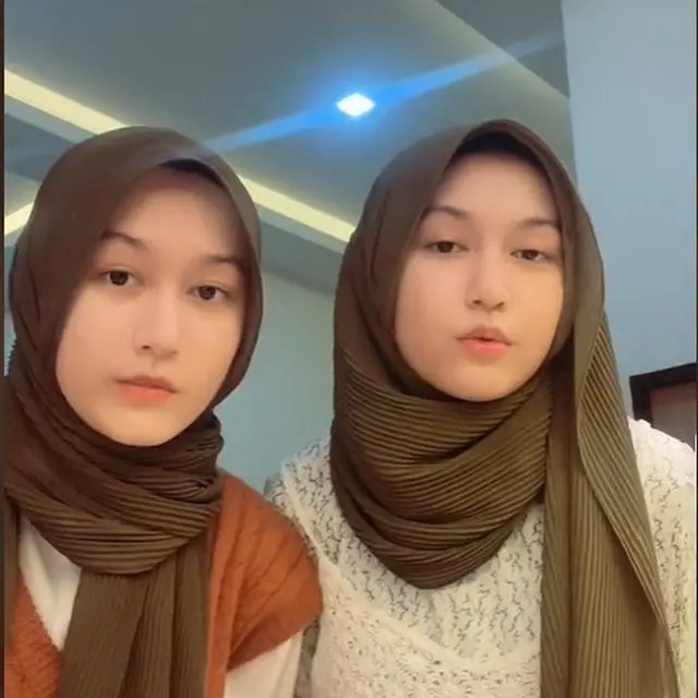 6 Potret Shafa dan Shaira, Saudara Kembar Disebut Mirip Zoe dan Laura Jackson