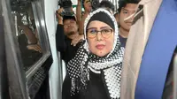 Dijenguk Elvy Sukaesih, Dhawiya Minta Maaf Sambil Nangis