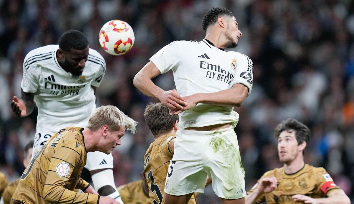 Los Blancos pun berhasil melangkah ke final Copa del Rey 2024/2025 setelah menang agregat dengan skor 5-4. (AP Photo/Bernat Armangue)