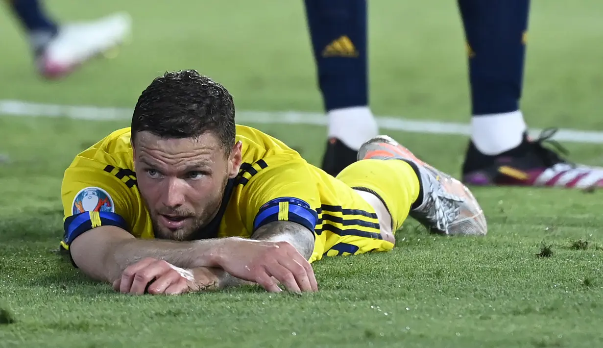 Lagi-lagi Swedia justru berpeluang mencetak gol pada babak kedua meski Spanyol lebih menguasai jalannya laga. Striker Marcus Berg gagal memanfaatkan umpan silang di depan gawang Spanyol. (Foto: AP/Pool/Pierre Philippe Marcou)
