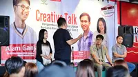 Muhammad Zinedine Alam Ganjar saat Creative Talk 'Pengembangan Inovasi UMKM Berbasis Kerakyatan Bagi Gen Z' di Warkop Corner 52 di Manado, Sulawesi Utara, Sabtu (20/1/2024). (Foto: Istimewa).