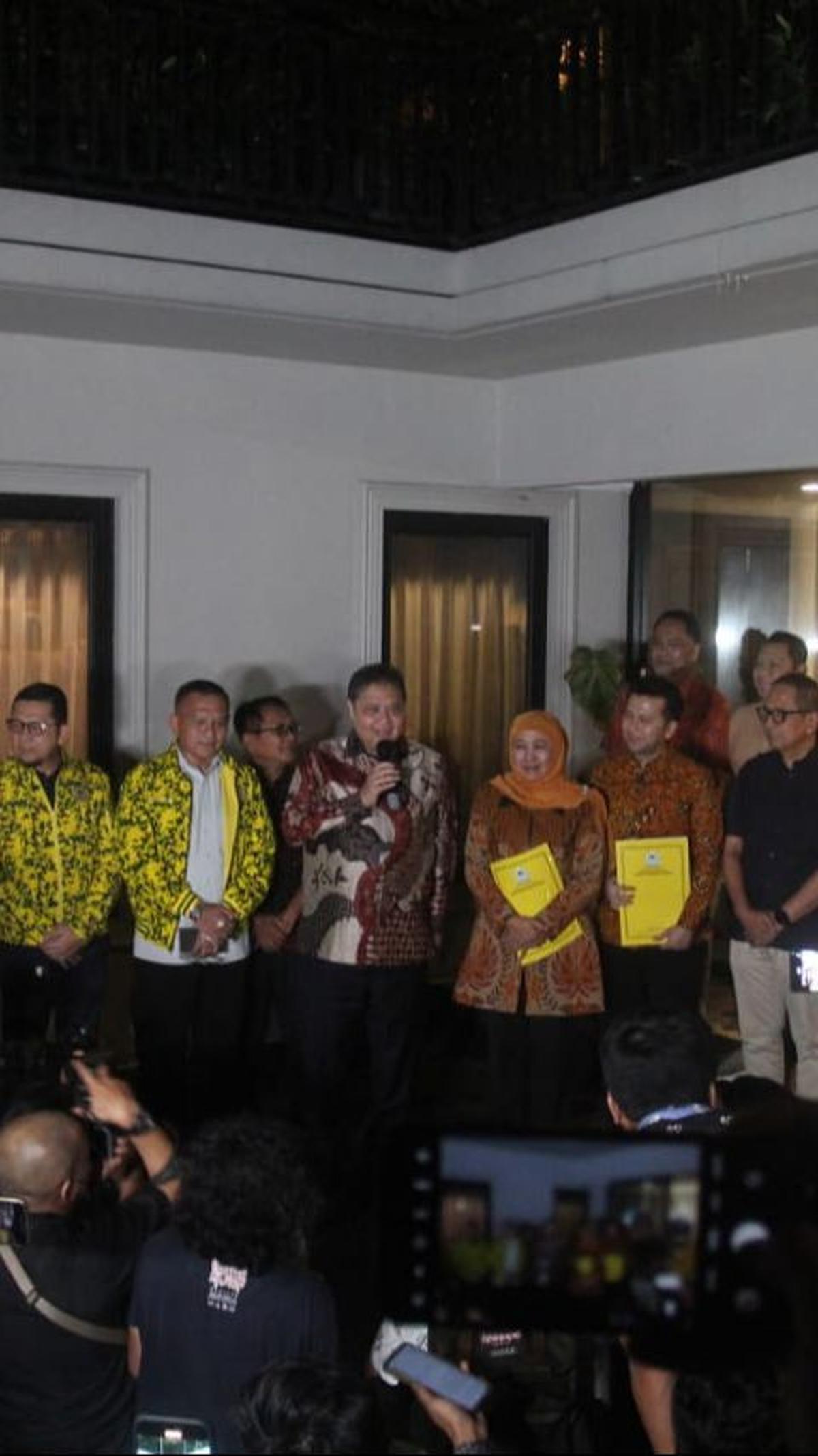 "Kita mengeluarkan surat keputusan untuk mengusung Ibu Khofifah dan Mas Emil di Jawa Timur," kata Airlangga saat penyerahan rekomendasi.&nbsp;Merdeka.com/Arie Basuki