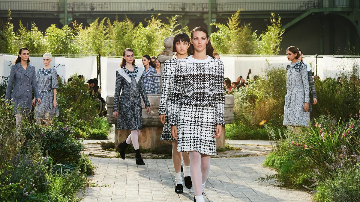 Kisah Masa Kecil Coco Chanel dalam Koleksi Spring Summer Haute Couture ...