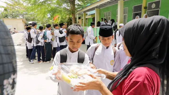 Kisah Nur dan Kejutan MBG untuk Ayah di Sigi: Cemas yang Berujung Tangis Haru