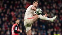 Striker Bayern Munchen, Harry Kane, dalam pertandingan melawan Bayern Leverkusen pada leg kedua babak 16 besar Liga Champions di BayArena, Rabu dini hari WIB (12-3-2025). (Bola.com/X FC Bayern)