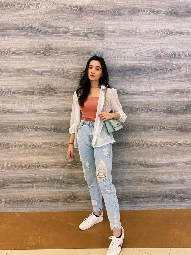 Outfit sederhana Megan Domani