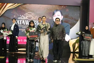 Desi Dwi Lestari sebagai Pemenang Pertama Tata Wastra 2025./copyright Fimela