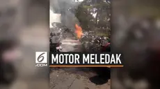 Sebuah sepeda motor terbakar dan meledak di parkiran Kementerian Luar Negeri (Kemlu), Rabu (7/8/2019) siang.