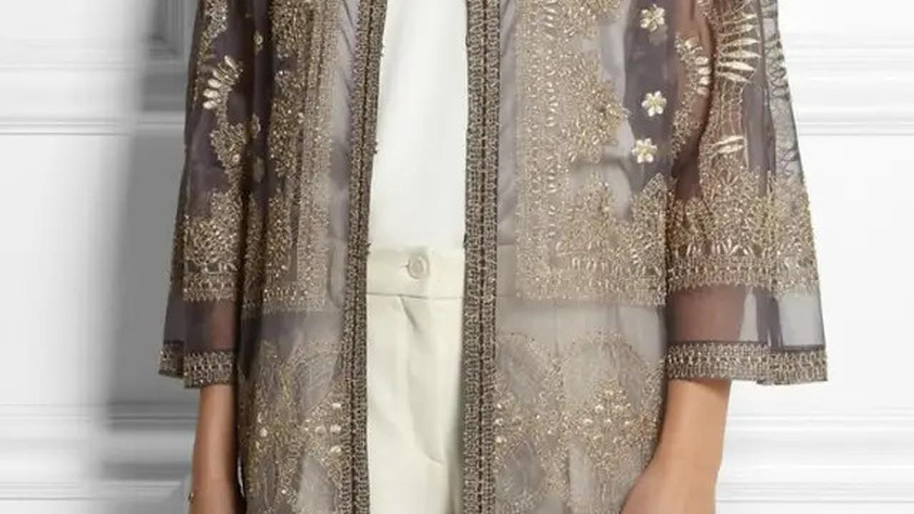 Masih Bingung Pilih Gamis atau Dress Brokat? Kombinasi Outer Bisa Jadi Jalan Tengahnya