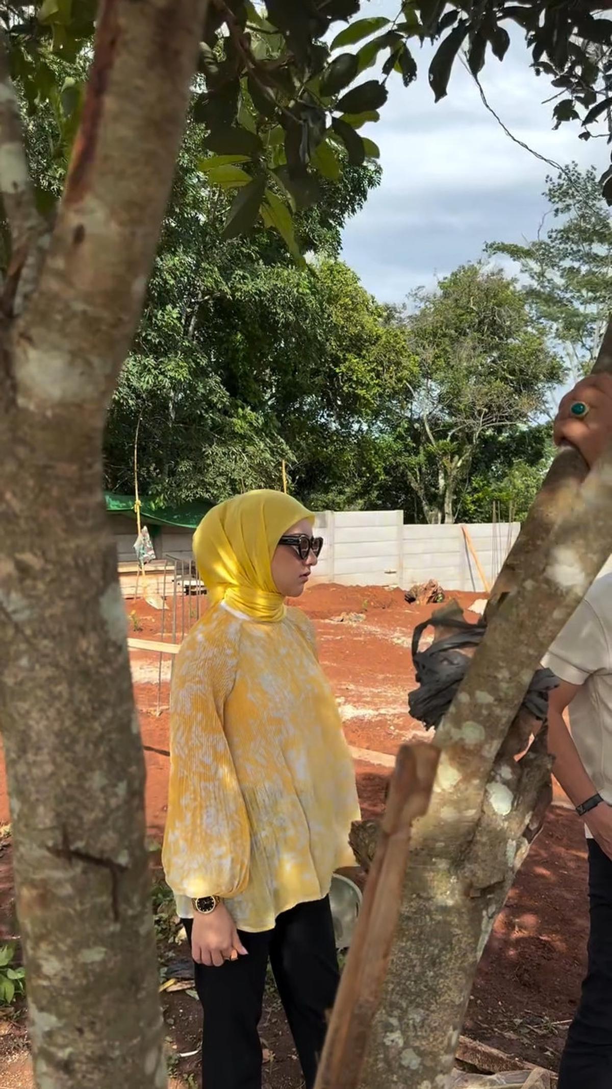 Irish Bella Temani Sang Suami Cek Proyek Baru di Subang