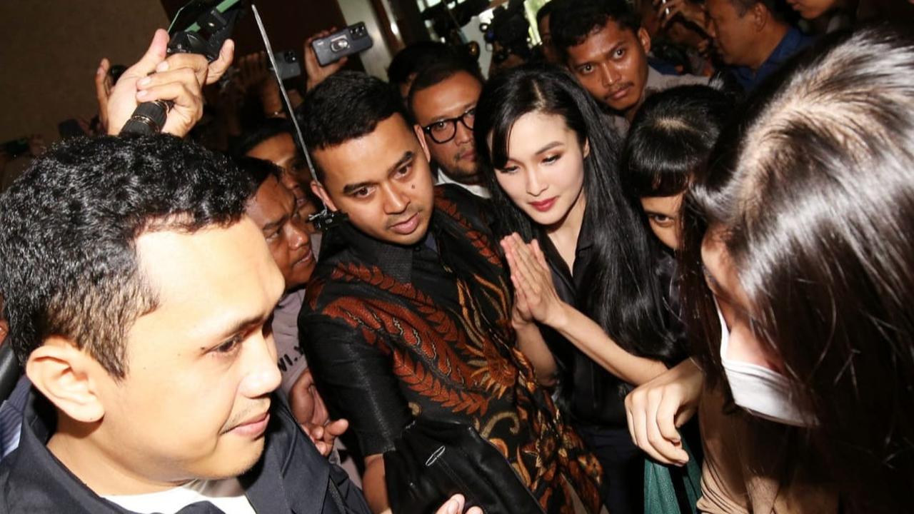 Sandra Dewi Menangis Saat Anak Tanya Keberadaan Harvey Moeis: Papa Lagi Wamil