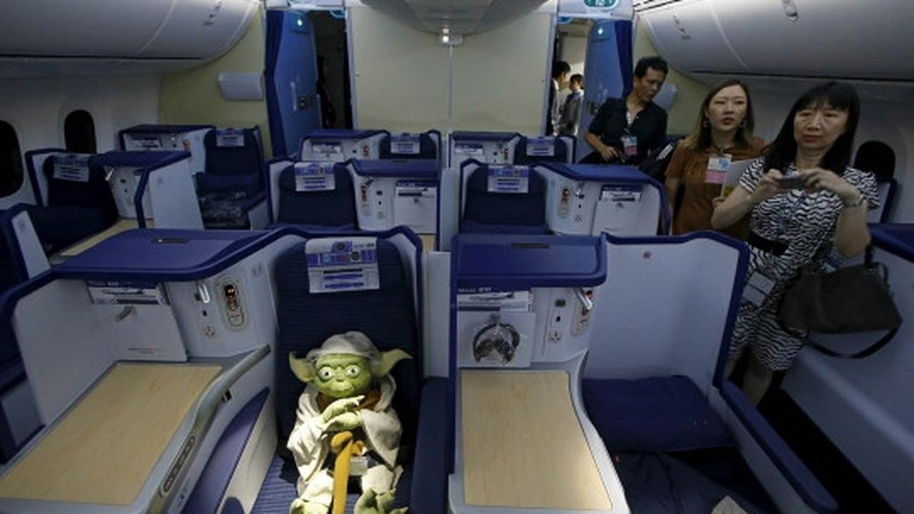 Mampir di Changi, pesawat Star Wars hebohkan warga Singapura