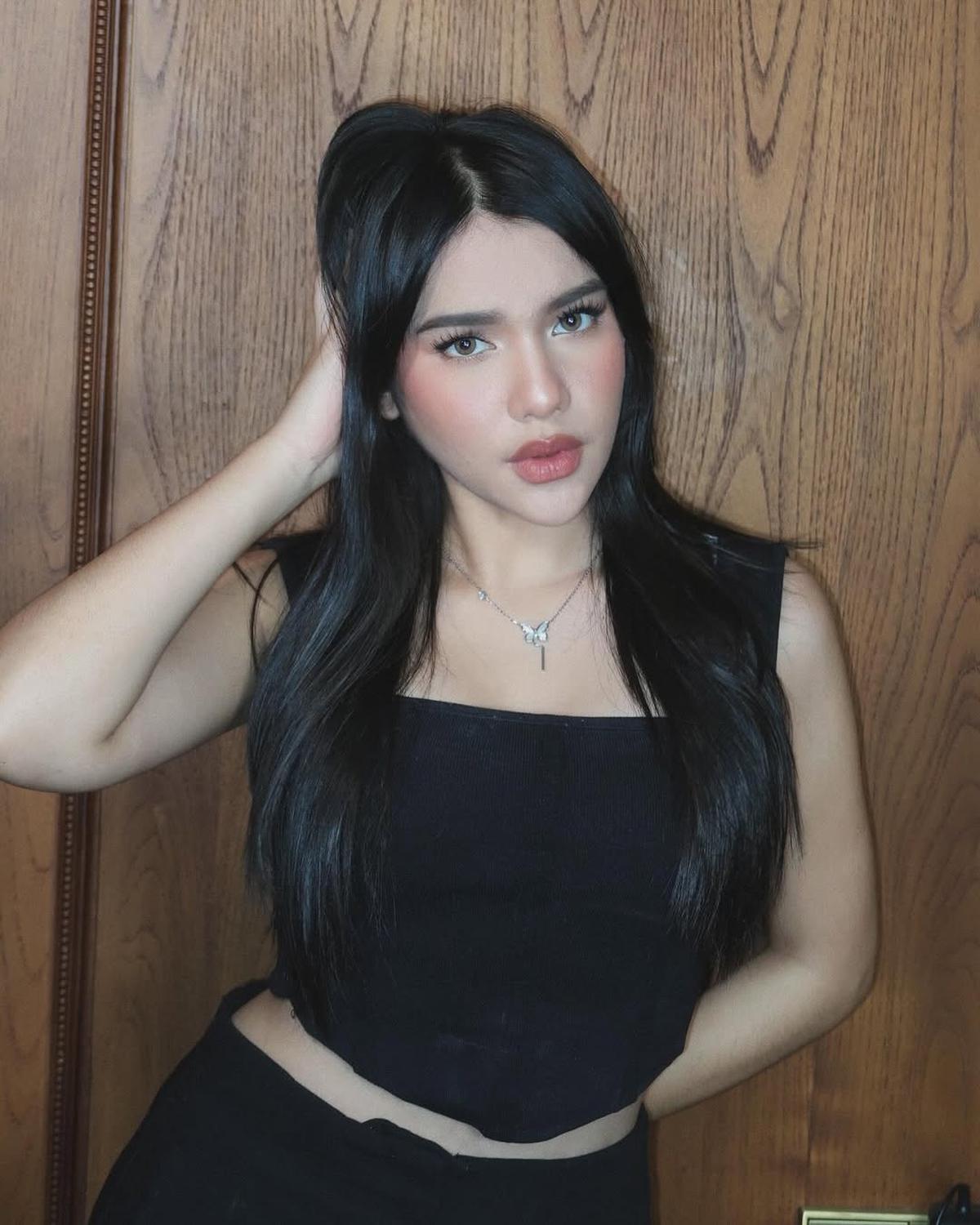 Potret Terbaru Davina Karamoy, Ekspresi dan Pose-Posenya Masih Beraura Maut