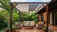 10 Inspirasi Teras Belakang dengan Atap Pergola dan Penutup Hujan yang Dapat Dibuka