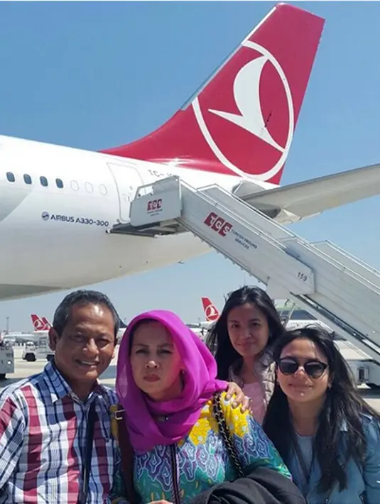 Rasa syukur dipanjatkan dan ucapan terima kasih atas doa dari para netizen karena selamat semua bersama WNI yang lain. Inti tulisan Amel Carla saat akan meninggalkan Turki untuk melanjutkan perjalanannya ke Jakarta. (Instagram/amelcarla)