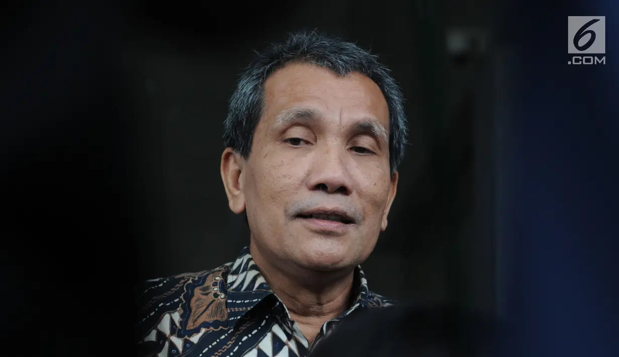 Deputi Pencegahan KPK Pahala Nainggolan memberi keterangan usai menggelar pertemuan dengan Ketua Pansus Hak Angket DPRD Sulawesi Selatan Kadir Halid di Gedung KPK, Jakarta, Kamis (8/8/2019). Kadir berkonsultasi terkait pengangkatan dan pelantikan 193 pejabat Sulsel. (merdeka.com/Dwi Narwoko)