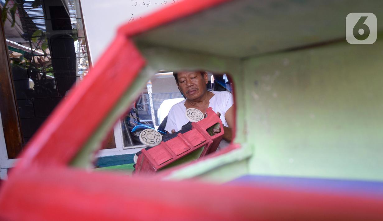 FOTO: Mengintip Pembuatan Mobil Mainan Kayu - Bisnis ...