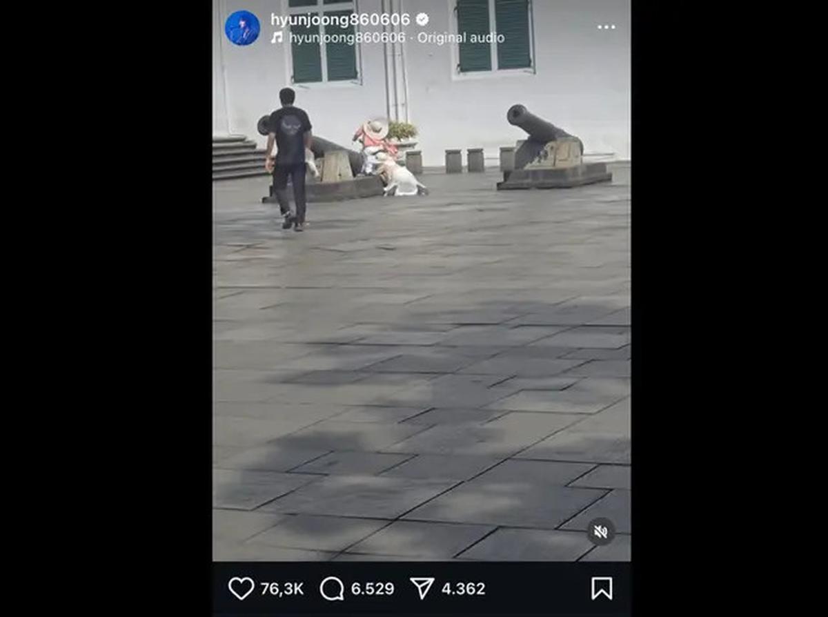 Kim Hyun Joong Main ke Kota Tua Jakarta, Tak Sengaja Rekam Momen Kocak Pesepeda Nyungsep