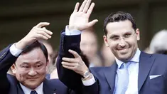 Manchester City's Thai owner Thaksin Shinawatra (L) holds up the hand of new chairman designate Khaldoon Al Mubarak before their EPL football match at The City of Manchester Stadium in Manchester on September 21, 2008. AFP PHOTO/PAUL ELLIS