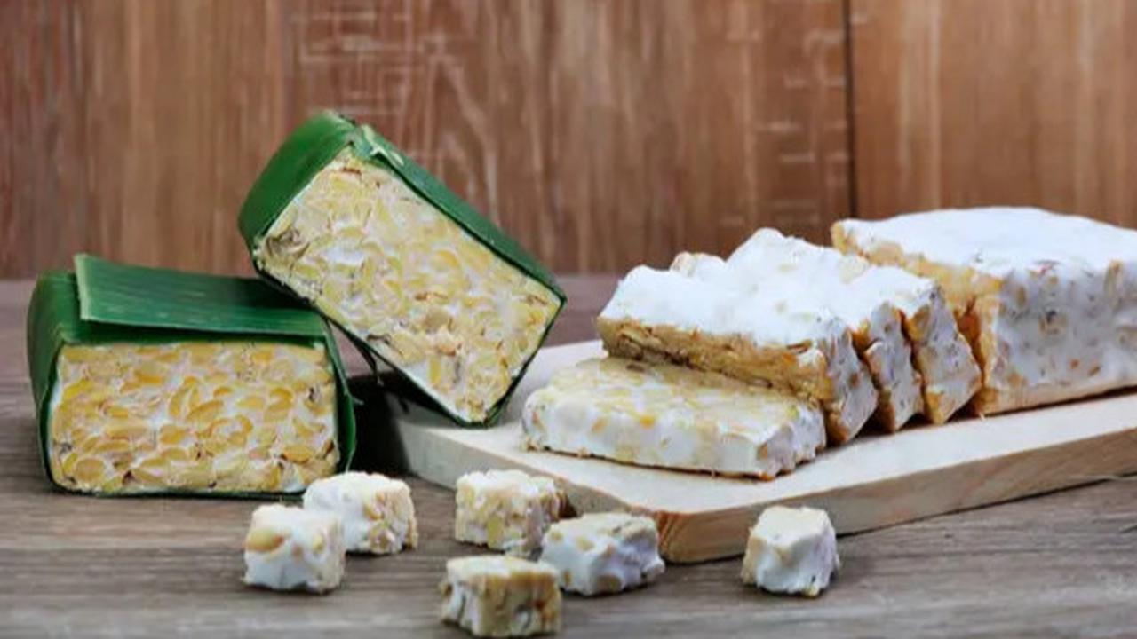 Tips Mudah Simpan Tempe Lama dengan Daun Salam dan Bawang Putih