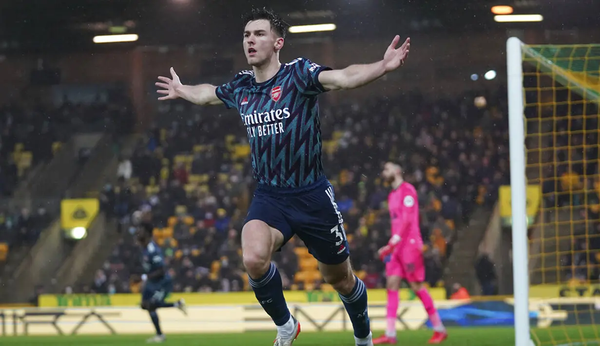 Pemain Arsenal Kieran Tierney merayakan gol ke gawang Norwich City pada pertandingan sepak bola Liga Inggris di Stadion Carrow, Norwich, Inggris, Minggu (26/12/2021). Arsenal menang 5-0. (Joe Giddens/PA via AP)