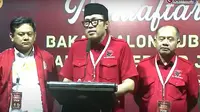 Tangkapan layar siaran langsung kanal YouTube KPU Jawa Barat saat konferensi pers Ono Surono di Kantor KPU Jawa Barat, Kota Bandung, Jumat malam, 30 Agustus 2024. (Liputan6.com).