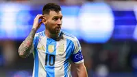 Pemain Argentina, Lionel Messi bereaksi setelah gagal mencetak gol ke gawang Kanada pada laga Grup A Copa America 2024 di Mercedes-Benz Stadium, Atlanta, Georgia, Jumat (21/06/2024). (AFP/Hector Vivas)