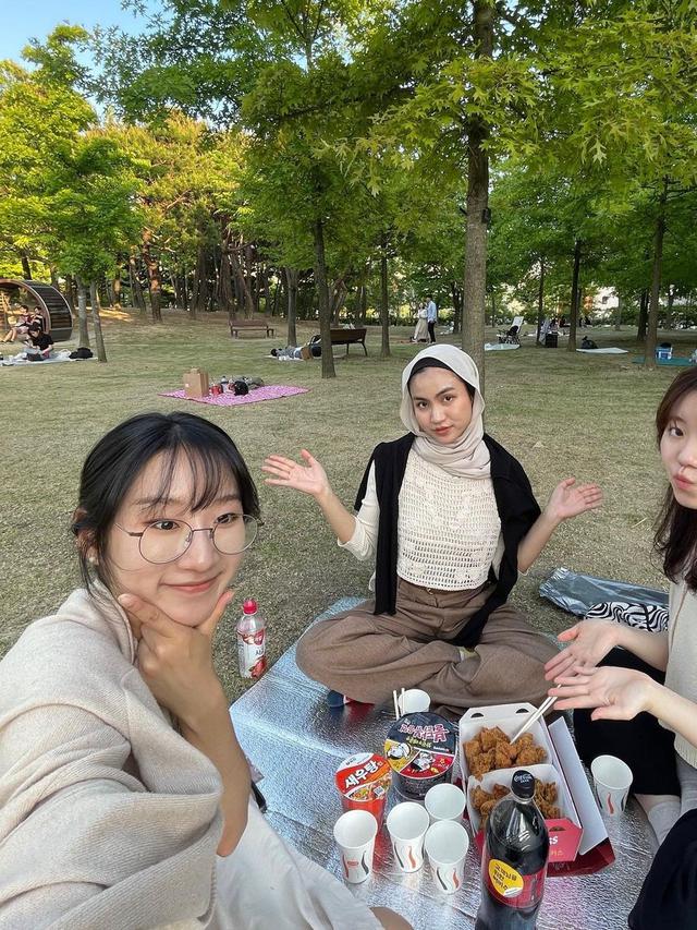 8 Inspirasi Outfit Kuliah dari Xaviera Putri yang Bikin Terlihat Pintar dan Stylish